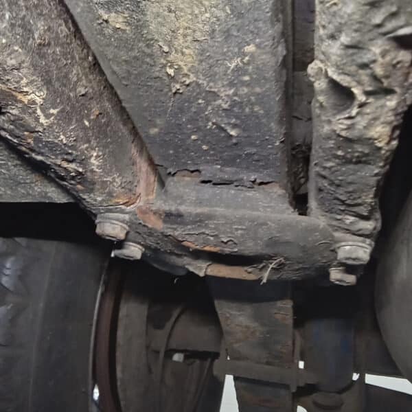 06052026 1966 Daimler V8 250 more repairs 31