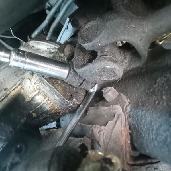 06052026 1966 Daimler V8 250 more repairs 6