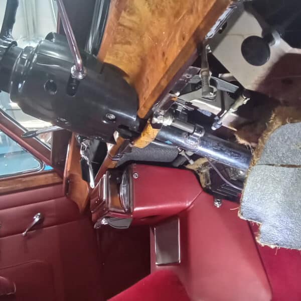 06052026 1966 Daimler V8 250 more repairs 7