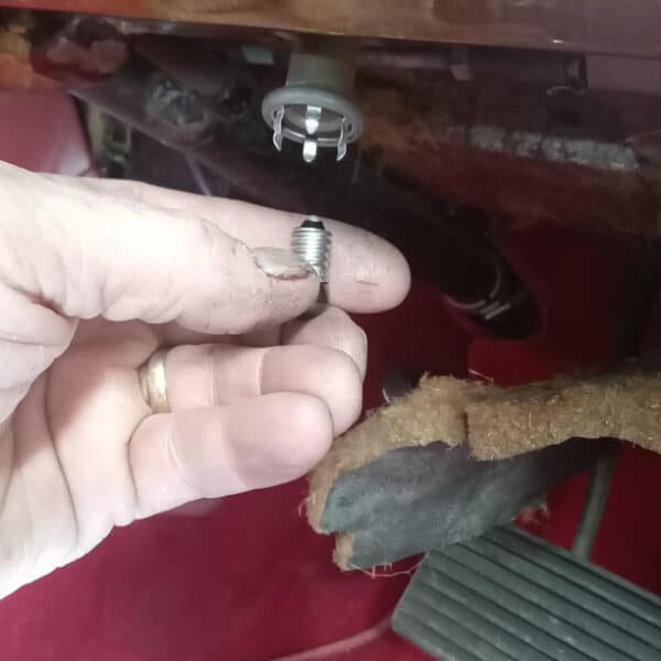 06052026 1966 Daimler V8 250 more repairs 9
