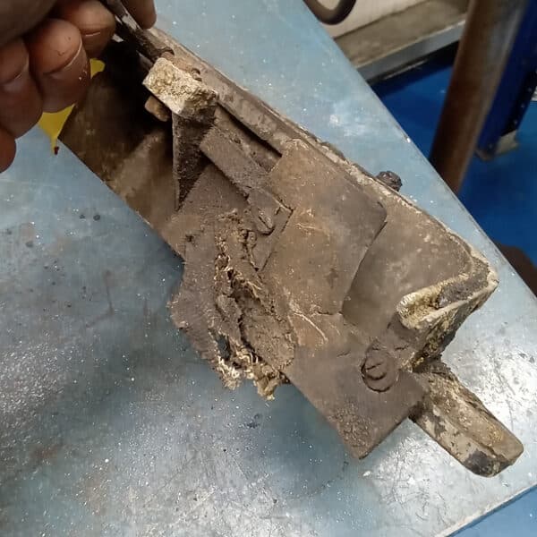 070526 1958 Rover 90 Teardown 17