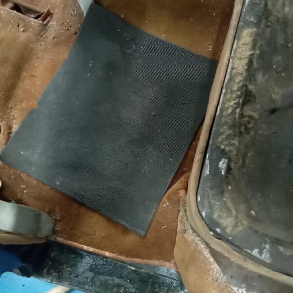 070526 1958 Rover 90 Teardown 48