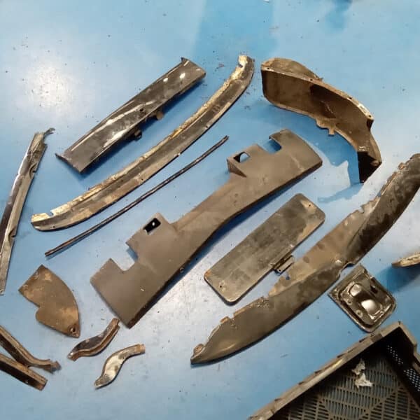 070526 1958 Rover 90 Teardown 5