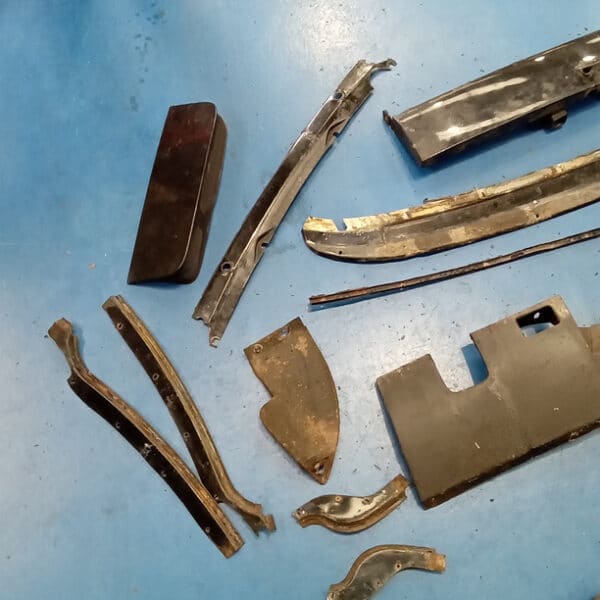 070526 1958 Rover 90 Teardown 8