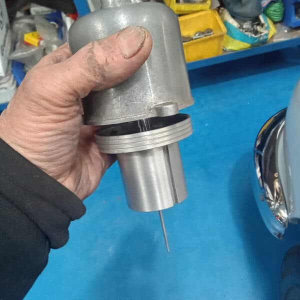 070526 1966 Daimler 250 V8 Repairs 3