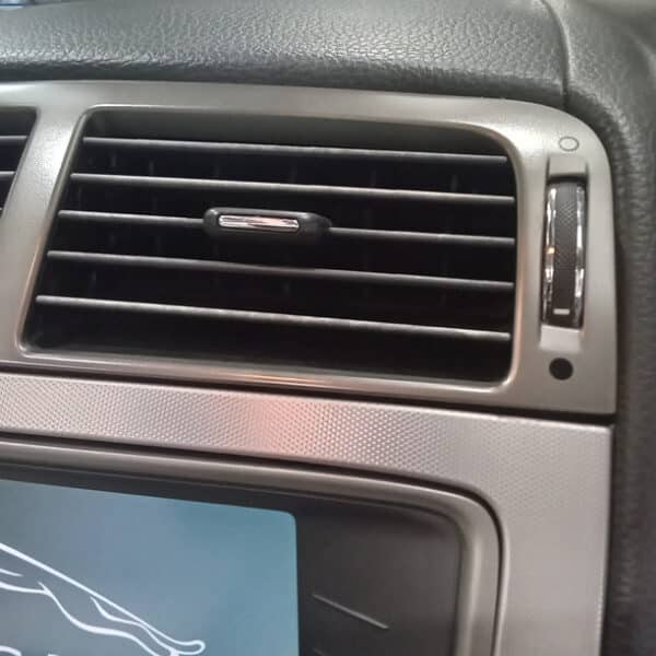 070526 2006 Jaguar XK Wipers and Air Vent Repair 3