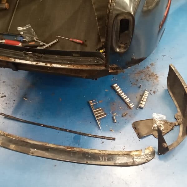 080526 1958 Rover 90 Teardown 37