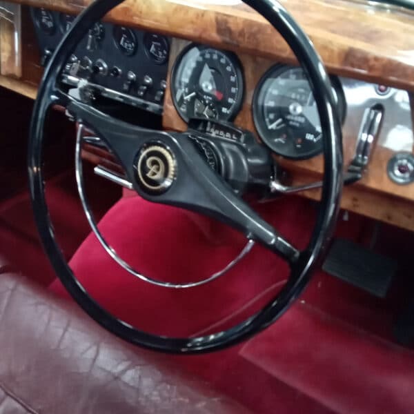 080526 1966 Daimler 250 V8 Steering Wheel Centre and Noise Diag