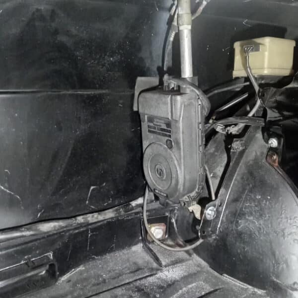 120526 1987 Mercedes 500SL Boot Seals 5
