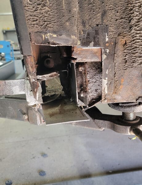 130526 1958 Rover 90 Hinge Rust Repair