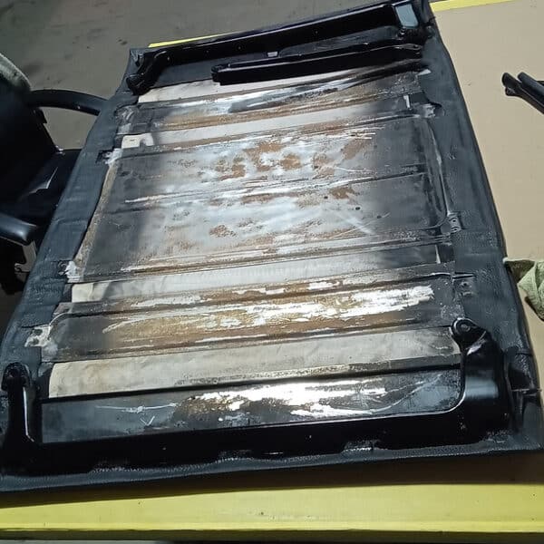 130526 1972 Porsche 911 Targa Roof Repaired 3