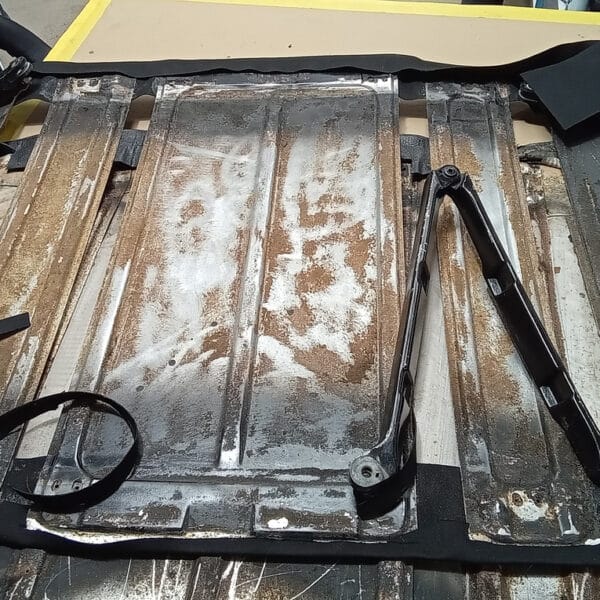 130526 1972 Porsche 911 Targa Roof Repaired 4