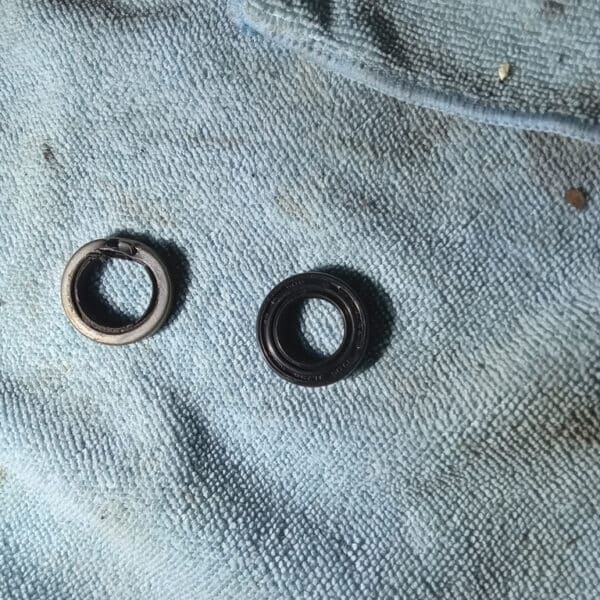 130526 1982 Range Rover In Vogue Leaking Oil Seal 2