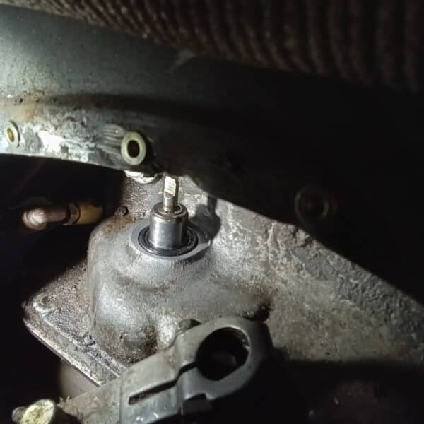 130526 1982 Range Rover In Vogue Leaking Oil Seal