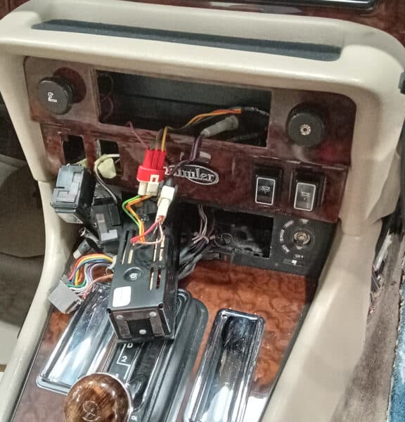 130526 1987 Daimler Double Six Bulb and Connectors in dash switch