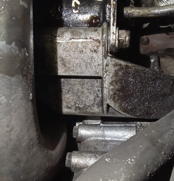 130526 1987 Daimler Double Six Power Steering Leak 3
