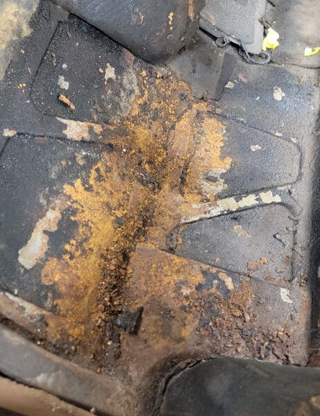 150526 1958 Rover 90 Passenger Inner Wheel Well 4