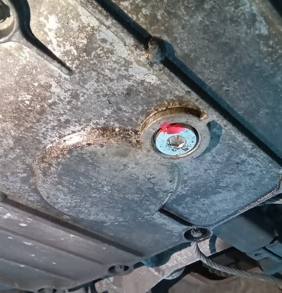 150526 2007 Porsche Cayman S Oil Leak 2