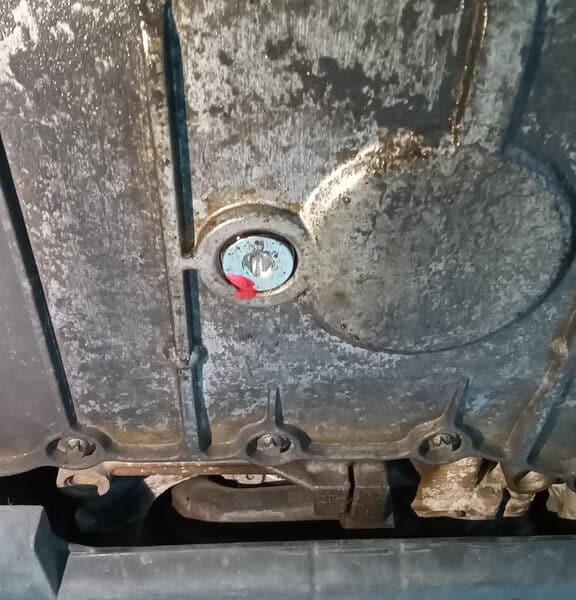 150526 2007 Porsche Cayman S Oil Leak 3