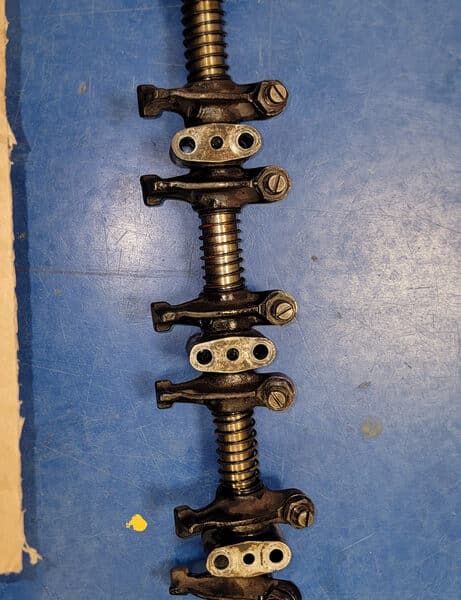 190526 1955 Ford Thunderbird Cleaning Paint out of the cylinder head and rocker shaft 2