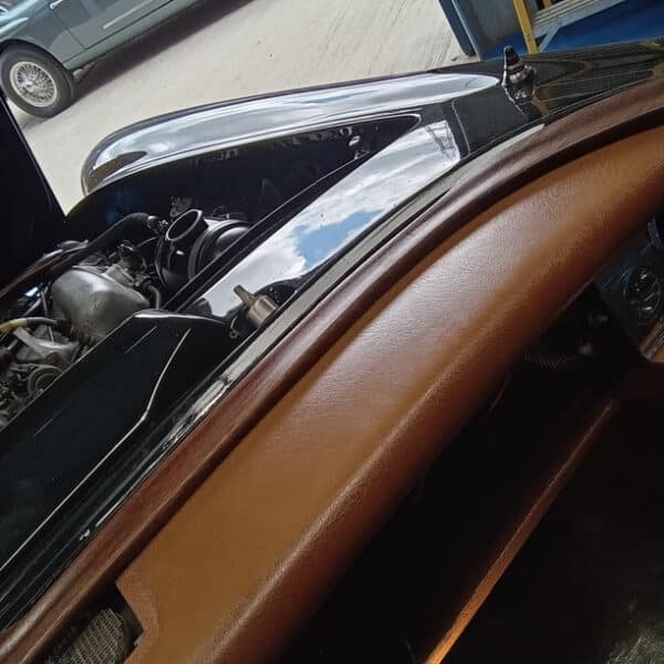 190526 1970 Mercedes 280SL Windscreen Trims and Wipers 12