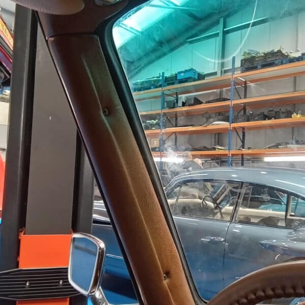 190526 1970 Mercedes 280SL Windscreen Trims and Wipers 14