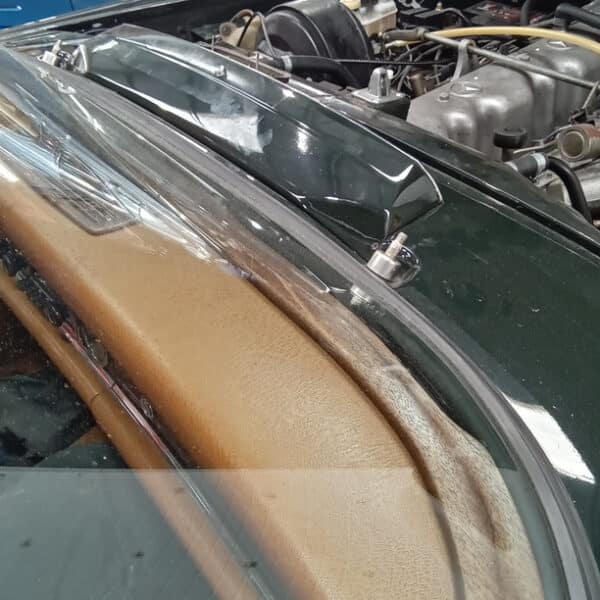 190526 1970 Mercedes 280SL Windscreen Trims and Wipers 15