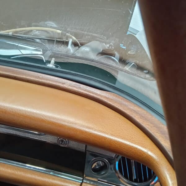 190526 1970 Mercedes 280SL Windscreen Trims and Wipers 16