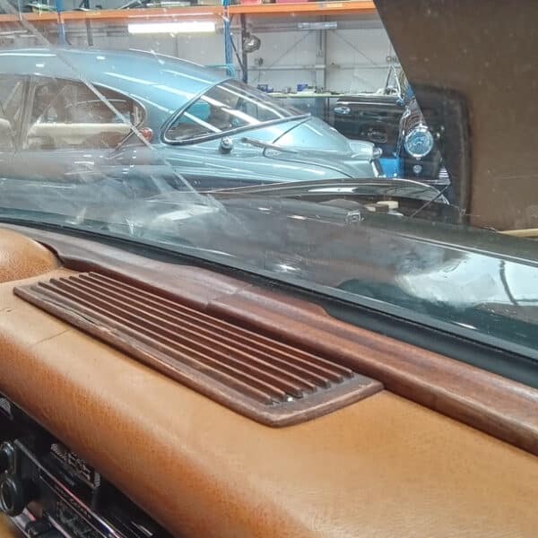 190526 1970 Mercedes 280SL Windscreen Trims and Wipers 17