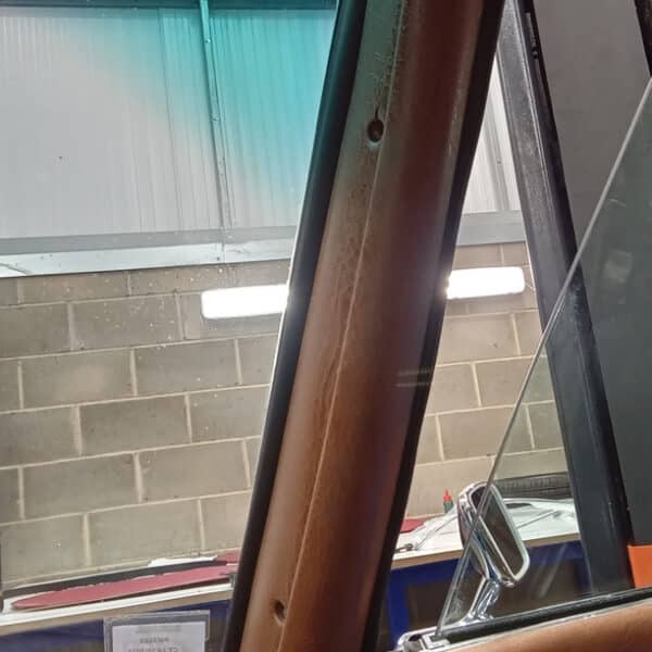 190526 1970 Mercedes 280SL Windscreen Trims and Wipers 18