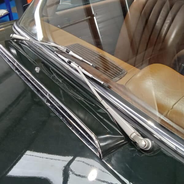 190526 1970 Mercedes 280SL Windscreen Trims and Wipers 2