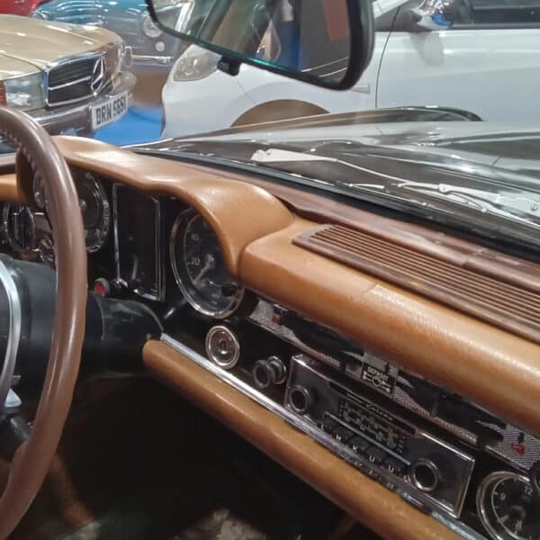 190526 1970 Mercedes 280SL Windscreen Trims and Wipers 5