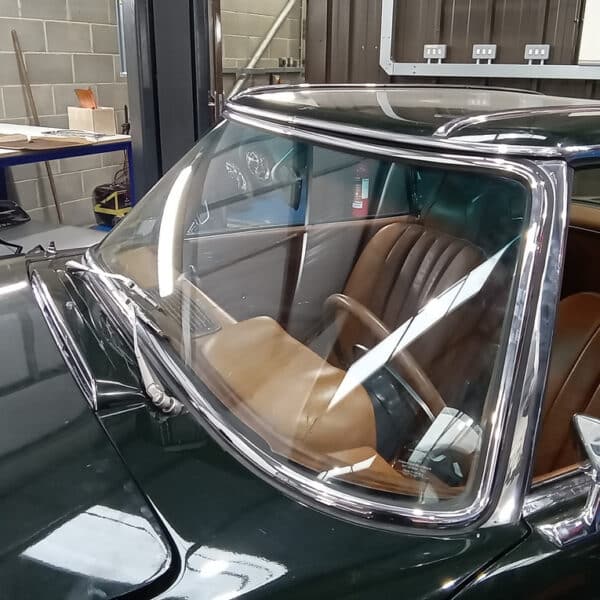 190526 1970 Mercedes 280SL Windscreen Trims and Wipers