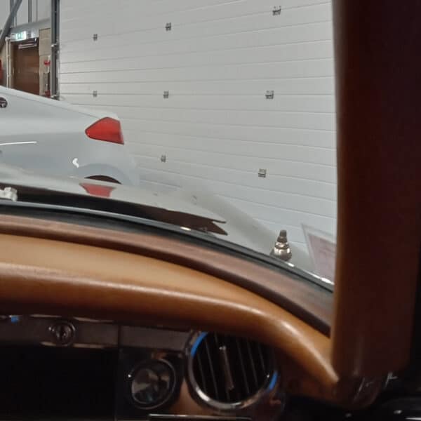 190526 1970 Mercedes 280SL Windscreen Trims and Wipers 8
