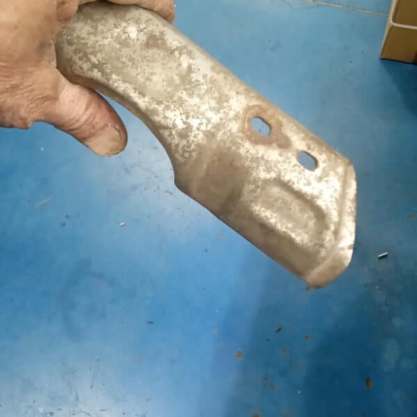 190526 1987 Mercedes 500SL Scuttle Prep and Exhaust Heatshields 2