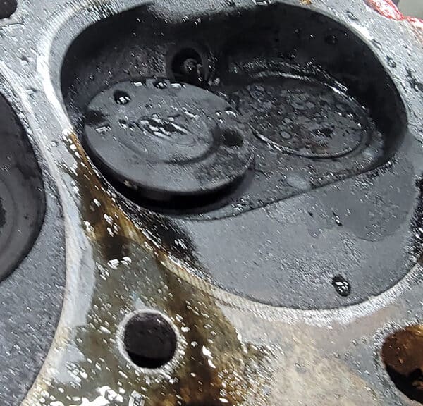 200526 1955 Ford Thundebrird Cylinder Head Removed 3