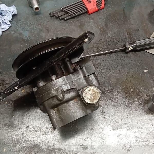 260526 1972 Rover P6 4500S Power Steering Pump 10