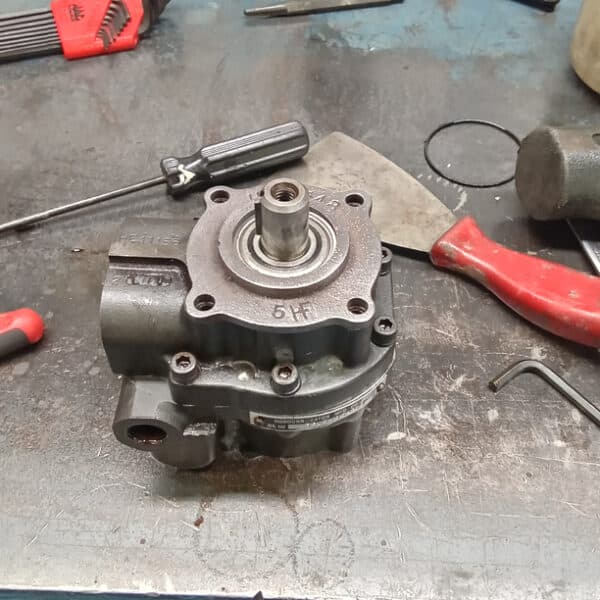 260526 1972 Rover P6 4500S Power Steering Pump 13