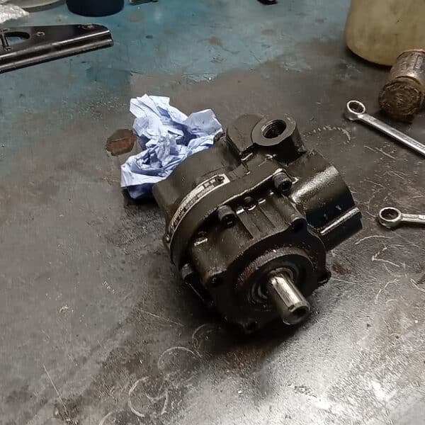 260526 1972 Rover P6 4500S Power Steering Pump 24