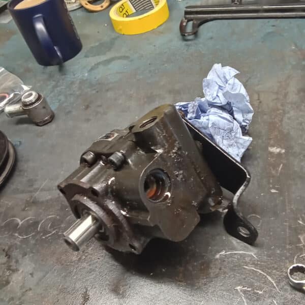 260526 1972 Rover P6 4500S Power Steering Pump 25