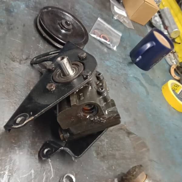 260526 1972 Rover P6 4500S Power Steering Pump 27