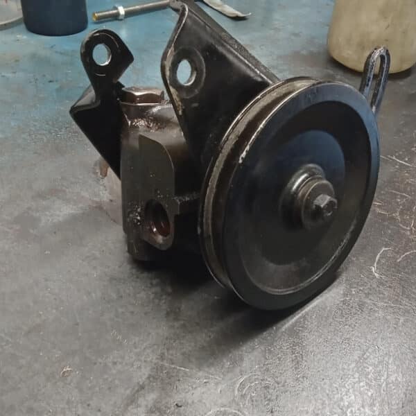 260526 1972 Rover P6 4500S Power Steering Pump 32