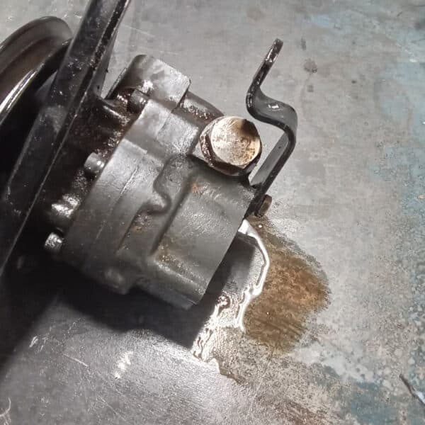 260526 1972 Rover P6 4500S Power Steering Pump 33