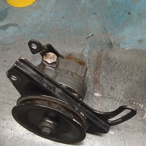 260526 1972 Rover P6 4500S Power Steering Pump 34