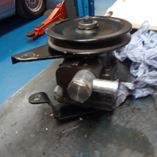 260526 1972 Rover P6 4500S Power Steering Pump 4