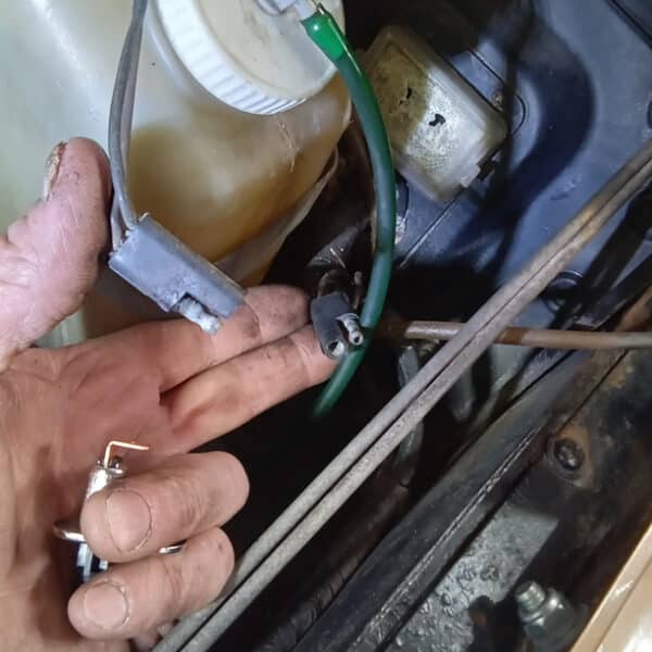 270526 1982 Range Rover In Vogue Under Bonnet Wiring 12
