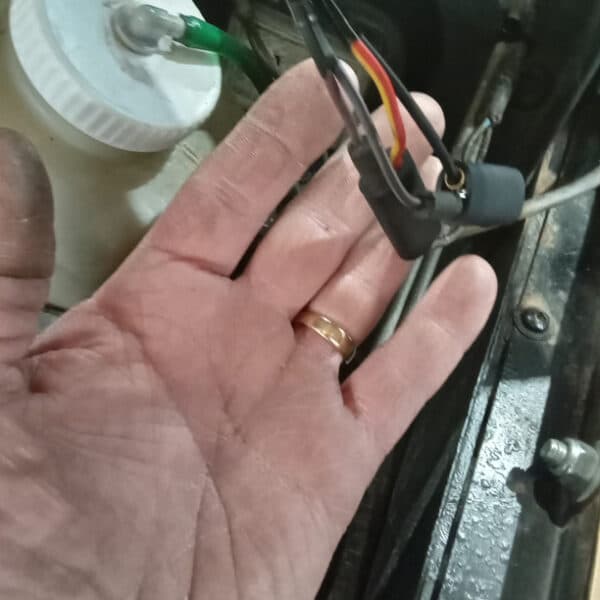 280526 1982 Range Rover Under Bonnet Lights Bonnet Lagging 6