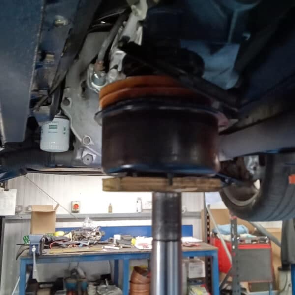 280526 1995 Aston Martin DB7 Repairs 19