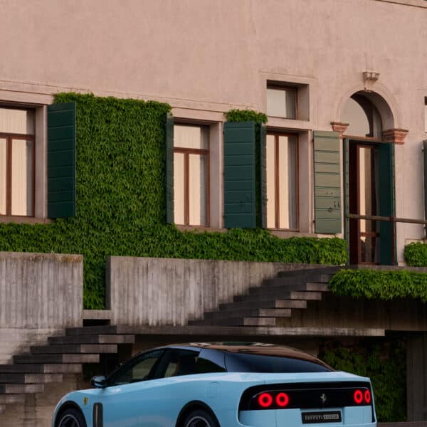 FERRARI LUCE REAR 3Q V2 9x16 RGB WEB SOCIALS