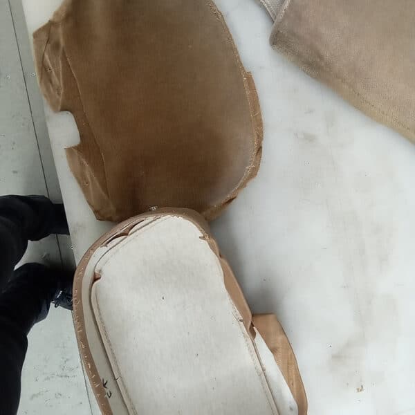 020626 1982 Range Rover In Vogue Loadspace Carpet Headrests and Cushions Retrimmed 21